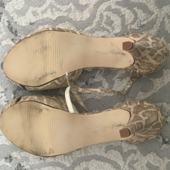 Naturalizer Snake Print Heels!! - Picture 4 of 7